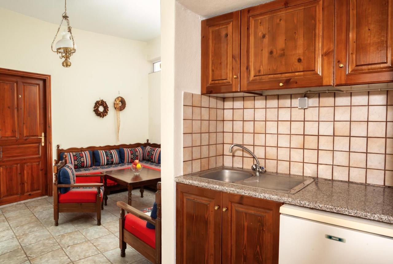 לינה וארוחת בוקר פורטאריה Elatos Country House מראה חיצוני תמונה